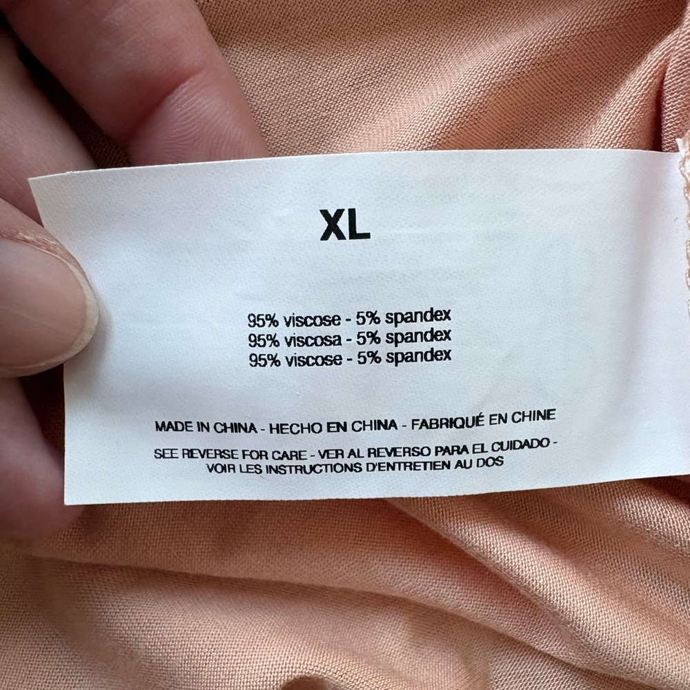 Nine West women’s XL peach top super soft in EUC gathered cap short sleeves - Picture 3 of 3